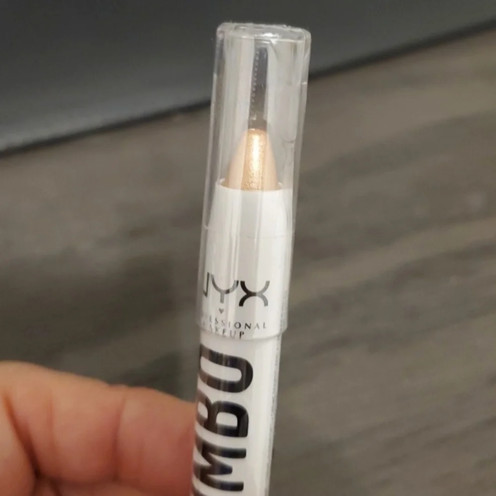 NYX JUMBO GOLD EYE CRAYON - NWT‎